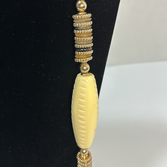 Chico’s Long Chunky Beaded Necklace Cream Gold Tone Acrylic Cylinder Disc Beads - Picture 4 of 12